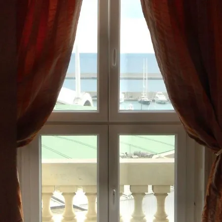 Гостевой дом Home Grifondoro Affittacamere Генуя